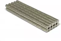 100 stuks megasterke neodymium staafmagneten maat 5 x 9 mm. Perfect geschikt voor op magneetverf, magneetvlies, magneetbehang, magneetbord, magneetwand, whiteboard of koelkast.