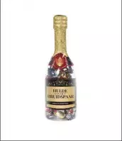 Champagnefles - Hulde aan het bruidspaar- Gevuld met verpakte Italiaanse bonbons - In cadeauverpakking met gekleurd lint