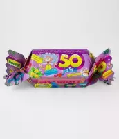 Snoeptoffee - 50 jaar - Vrouw - Gevuld met verse snoepmix - In cadeauverpakking met gekleurd lint