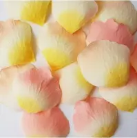 5 Luxe stoffen rozenblaadjes zalm oranje geel - zalm oranje - EK - voetbal - rozenblaadjes