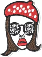 Vrouw Met Rode Baret En Zonnebril Met Love Tekst Strijk Patch 7 cm / 9 cm / Rood Wit Bruin Zwart
