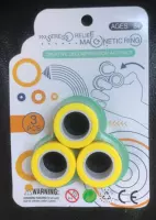 Magnetic finger trick rings  - Magnetische vinger Ringen -Geel