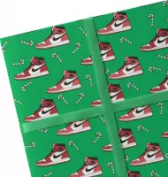 Vel (geen rol) inpakpapier - 31 cm x 69 cm - Sneakers Groen Kerst 2021 - Cadeaupapier - Kerst - Christmas