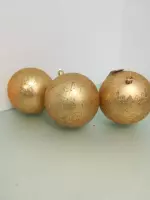 Kerstballen - divers opdruk - 3 stuks -mat goud - met vierkantjes