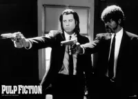 Pulp Fiction poster - Vincent - Jules - shooting- filmposter - guns - 61 x 91.5 cm - zwart-wit - multi - wanddecoratie