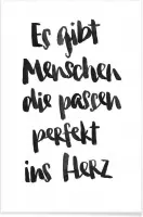 JUNIQE - Poster Perfekt ins Herz -13x18 /Wit & Zwart