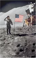 Astronaut gives salute beside U.S. flag (maanlanding) - Foto op Forex - 80 x 120 cm