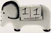 Olifant kalender wit M handgemaakt van hout 17 x 11 cm