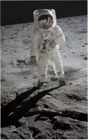 Buzz Aldrin walks on the moon (maanlanding) - Foto op Forex - 40 x 60 cm