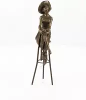 Bronzen beeld vrouw Bar - Bronzen beeldje - Sitting at the bar - 28 cm hoog