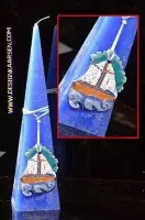Zee kaars, BLAUW, met vissersboot, piramide 30 cm