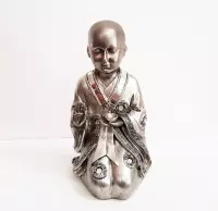 Shaolin Monnik geknield 18cm zilver/brons kleurig