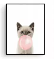 Postercity - Design Canvas Poster Poesje/Kitten met Roze Kauwgom / Kinderkamer / Dieren Poster / Babykamer - Kinderposter / Babyshower Cadeau / Muurdecoratie / 40 x 30cm / A3