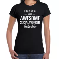Awesome Social worker / geweldige maatschappelijk werkster cadeau t-shirt zwart - dames -  kado / verjaardag / beroep shirt M