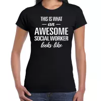 Awesome Social worker / geweldige maatschappelijk werkster cadeau t-shirt zwart - dames -  kado / verjaardag / beroep shirt L