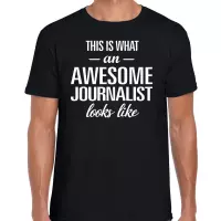 Awesome Journalist / geweldige reporter cadeau t-shirt zwart - heren -  kado / verjaardag / beroep shirt S