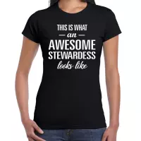 Awesome / geweldige stewardess cadeau t-shirt zwart - dames -  kado / verjaardag / beroep shirt S