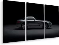 Schilderij - Sportwagen met donkere achtergrond, 3 luik, premium print