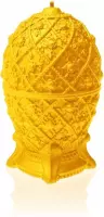 Geel gelakte Candellana figuurkaars, design: Fabergé Ei (Medium). Hoogte 16 cm (48 uur)