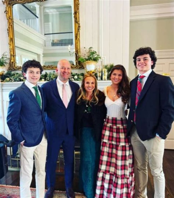 Elisabeth Hasselbeck’s Net Worth, Age, Height, Weight, Husband, Kids, Bio-Wiki