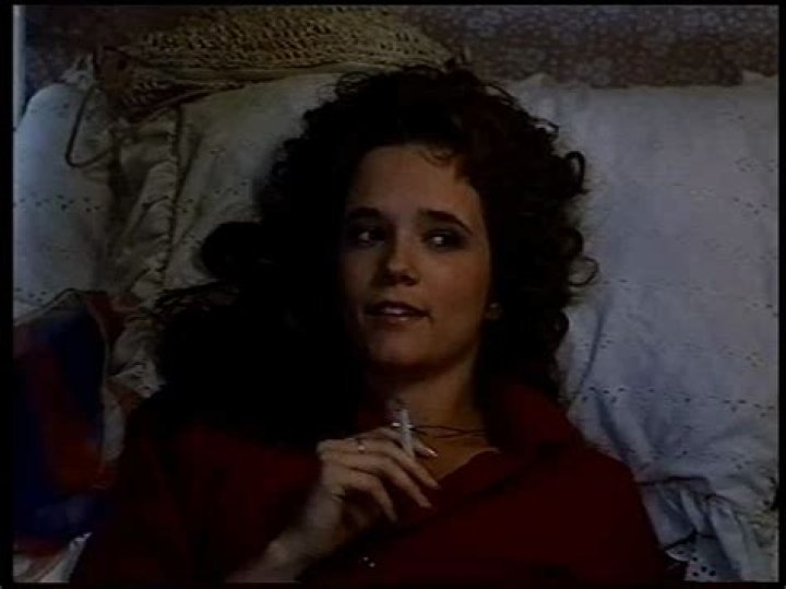Unveiling the Truth About Lea Thompson Smoking: A Detailed Insight