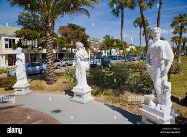 Exploring St. Armands Circle in Sarasota, Florida: A Complete Guide