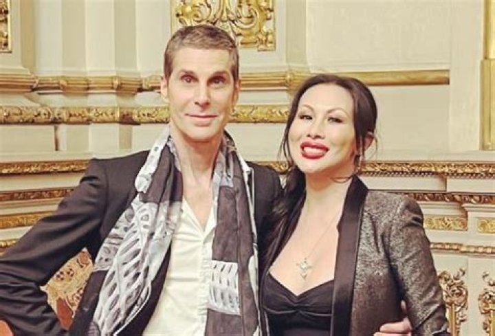 Who is Perry Farrell’s wife, is he gay and does he have children?